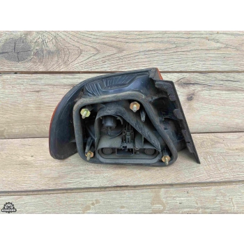 LAMPA TYLNA PRAWA PRAWY TYŁ MITSUBISHI CARISMA