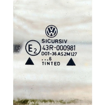 SZYBA BOCZNA DRZWI PRAWY PRZÓD VOLKSWAGEN PASSAT B4 KOMBI