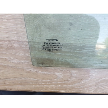 TOYOTA AVENSIS SZYBA BOCZNA TYŁ TYLNA PRAWY